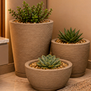 Kit Com 3 Vasos Decorativo de Planta Escovado Polietileno Com Prato Cone + Bojo + Bacia